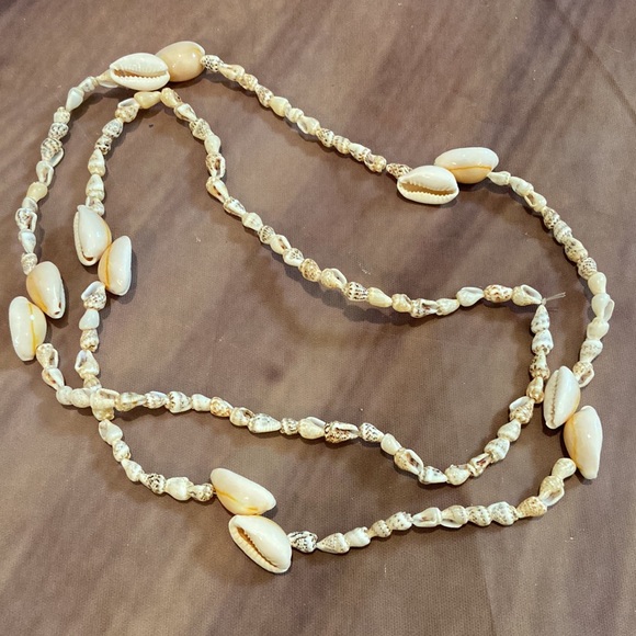 Shell Necklace 16" - Picture 8 of 9